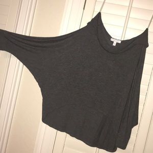 Cropped quarter sleeve shirt with hood